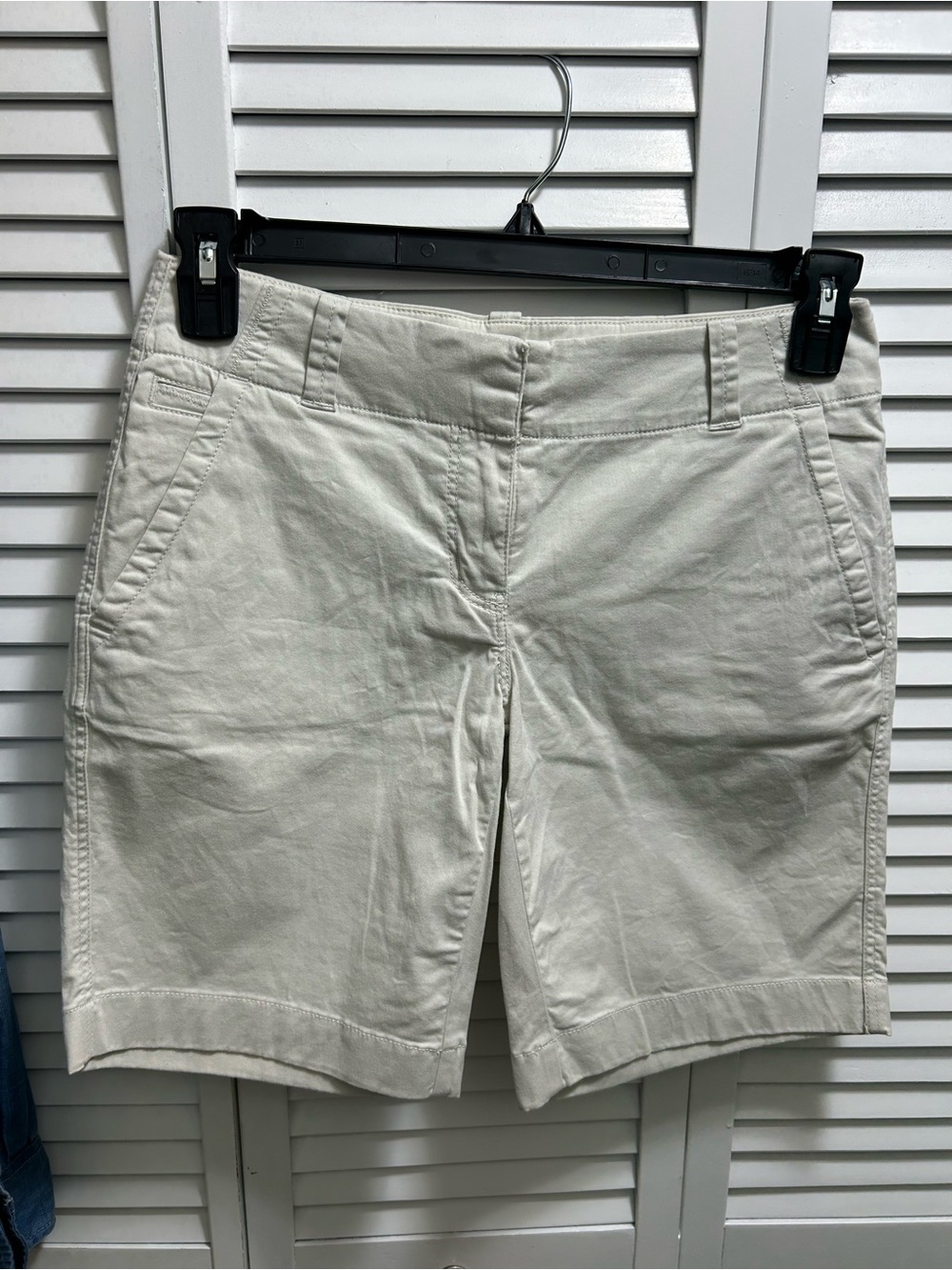 Vineyard Vines Women's Cream Bermuda Shorts Size 0
